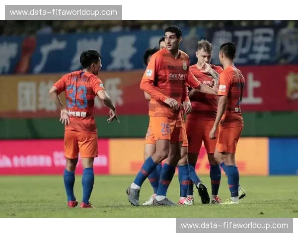 铁血与华丽的终极博弈：重回2017，那场鲁能与富力的巅峰对决